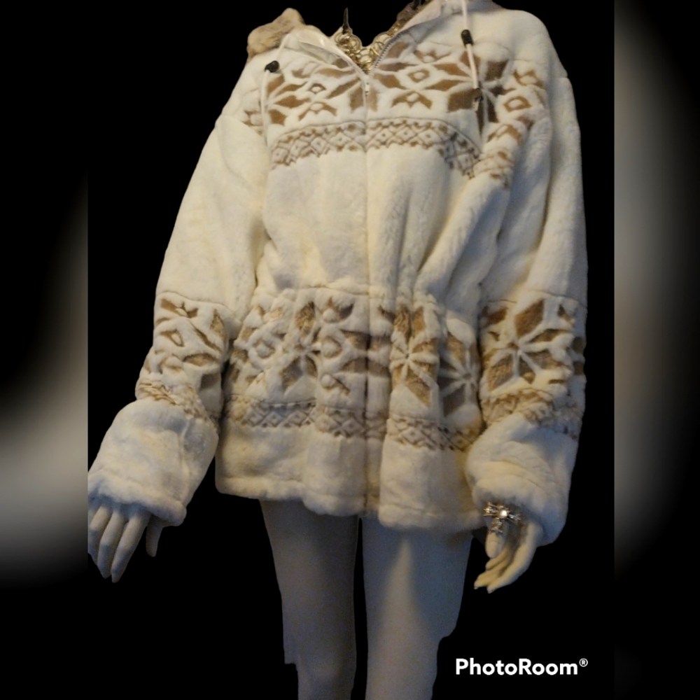 π¨ HP - Cabelas Coyote fur coat - Picture 2 of 13